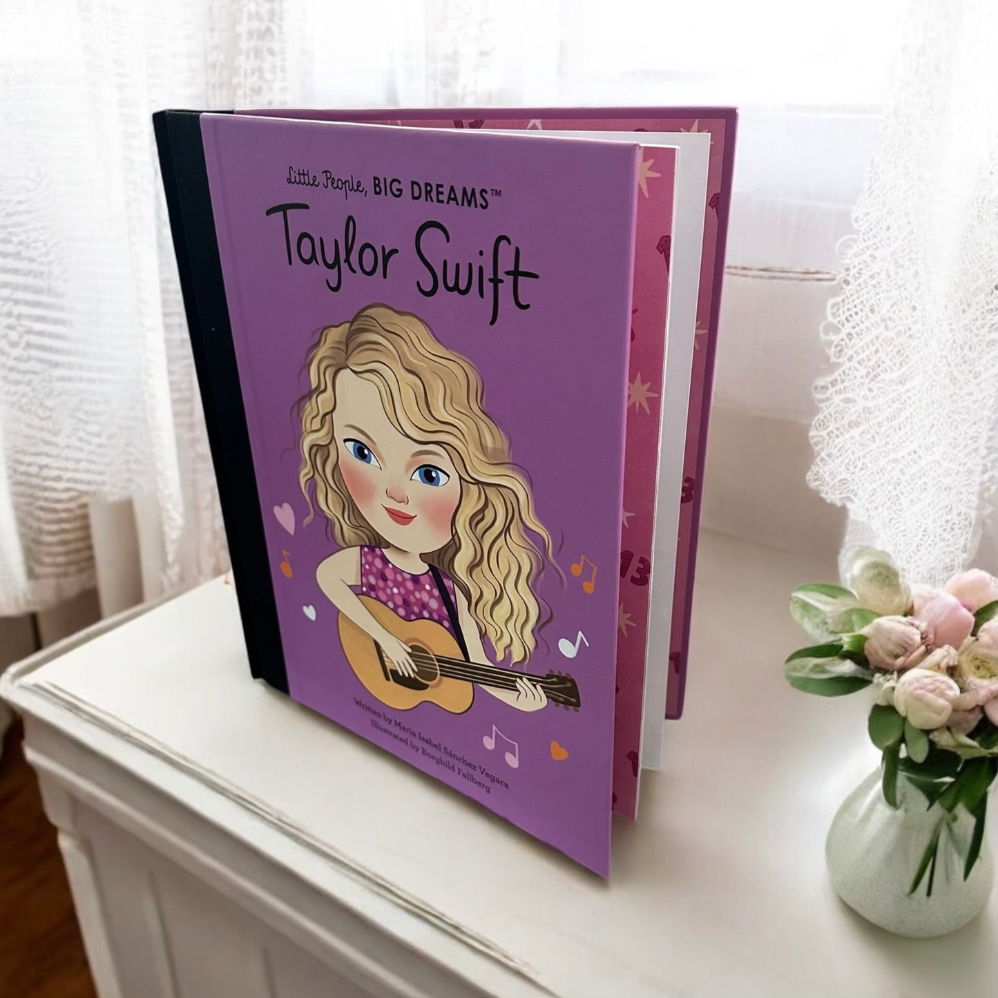 “Taylor Swift” Book