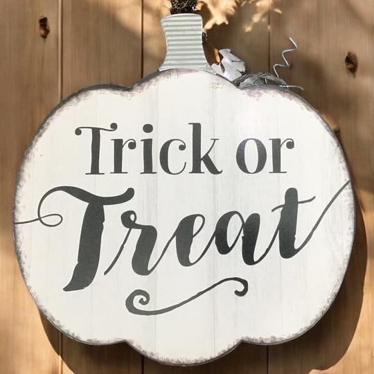 “Trick or Treat” Door Sign